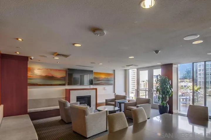 Community Room for Parties, Work, or Gathering.