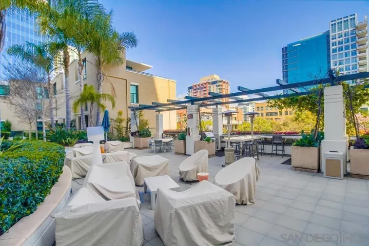 Common Area Outdoor Dining/Seating Area/BBQ and Firepit, with Views of Petco Park and the Gaslamp District
