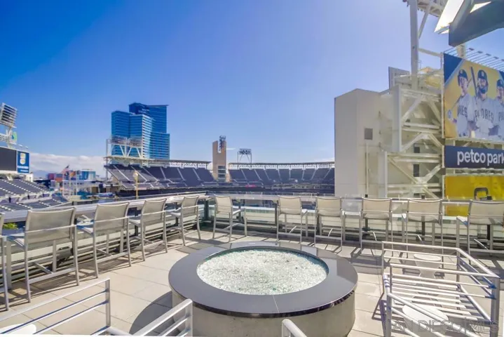 Common Area Outdoor Dining/Seating Area/BBQ and Firepit, with Views of Petco Park and the Gaslamp District