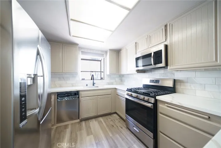 20305 Rue Crevier 585, Canyon Country, California 91351