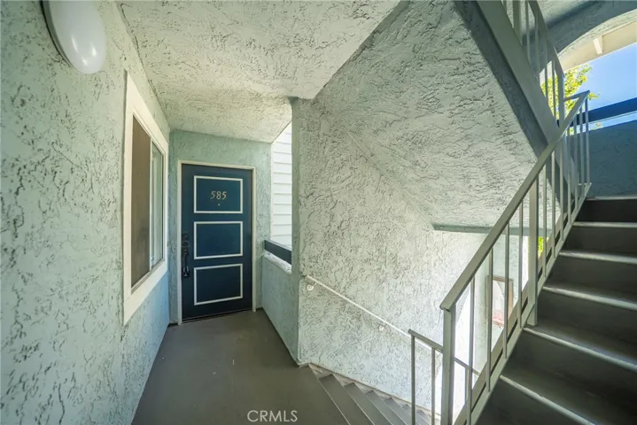 20305 Rue Crevier 585, Canyon Country, California 91351