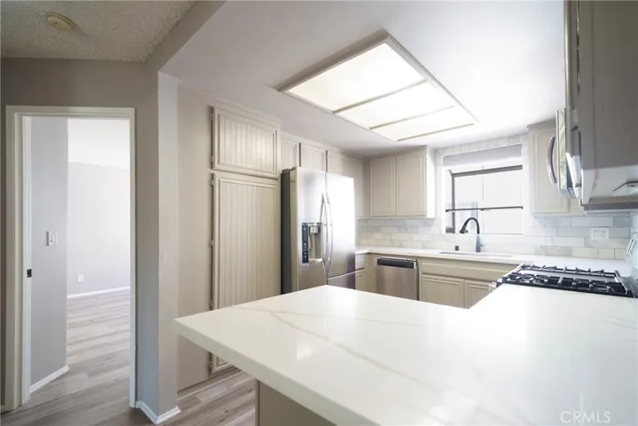 20305 Rue Crevier 585, Canyon Country, California 91351