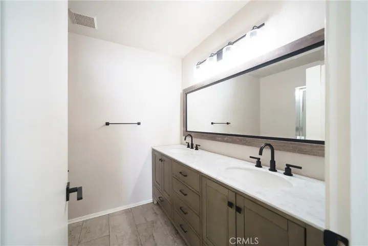20305 Rue Crevier 585, Canyon Country, California 91351