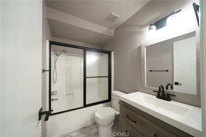20305 Rue Crevier 585, Canyon Country, California 91351