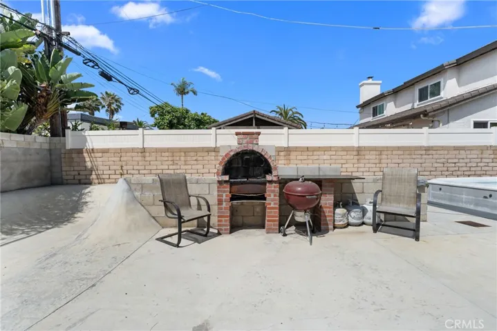 wood burning bbq or pizza oven
