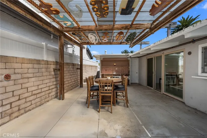 covered patio off the dining room and kitchen