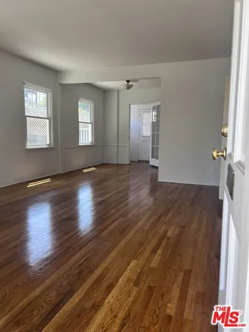 LIVING ROOM 1