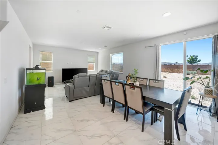 37921 Avenida De Diego, Palmdale, California 93552