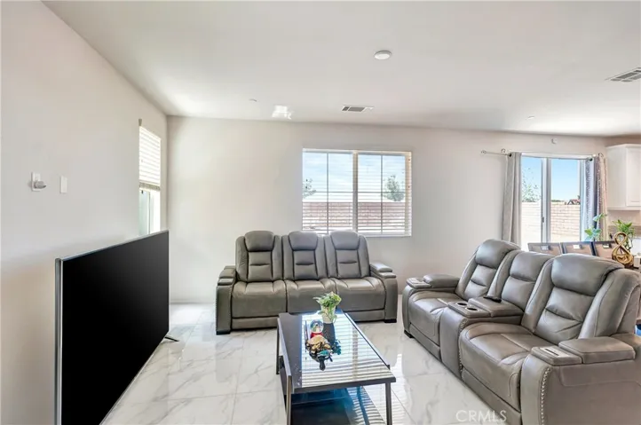 37921 Avenida De Diego, Palmdale, California 93552