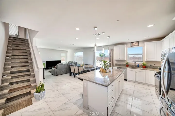 37921 Avenida De Diego, Palmdale, California 93552