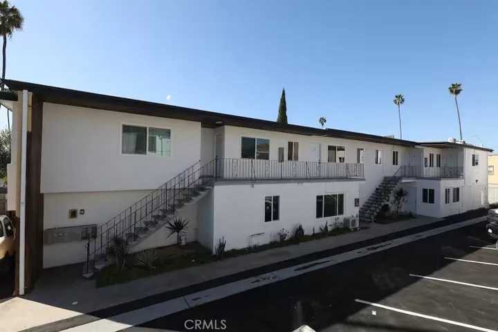 1441 S Cloverdale, Los Angeles, California 90019