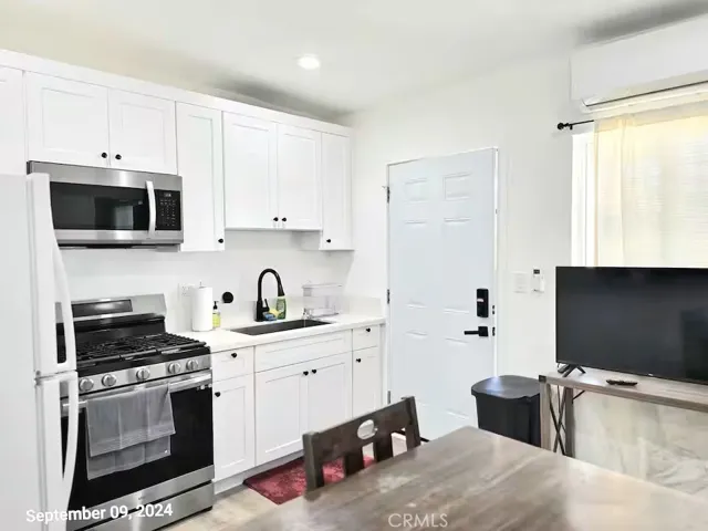 1441 S Cloverdale, Los Angeles, California 90019