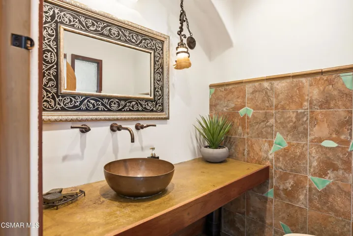 6110 Colodny Dr Agoura Hills 2-19