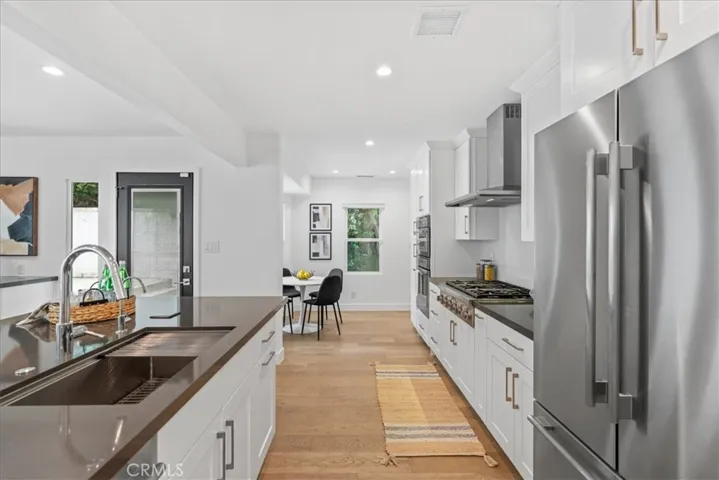 Open floorplan kitchen with island and Thermador appliances