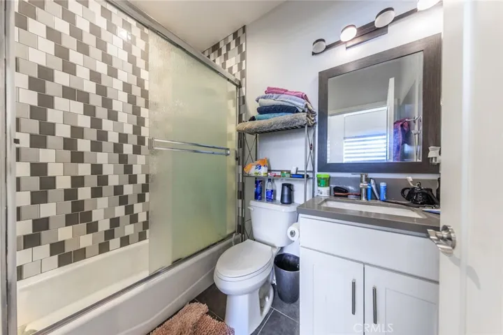 5743 Case, North Hollywood, California 91601