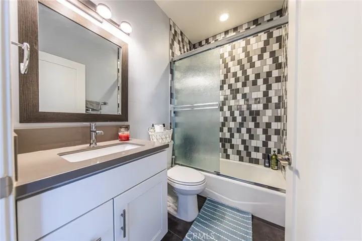 5743 Case, North Hollywood, California 91601