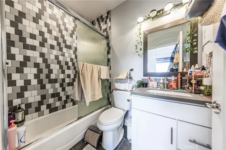 5743 Case, North Hollywood, California 91601