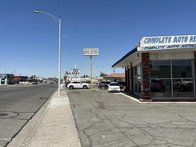 Looking West Main St