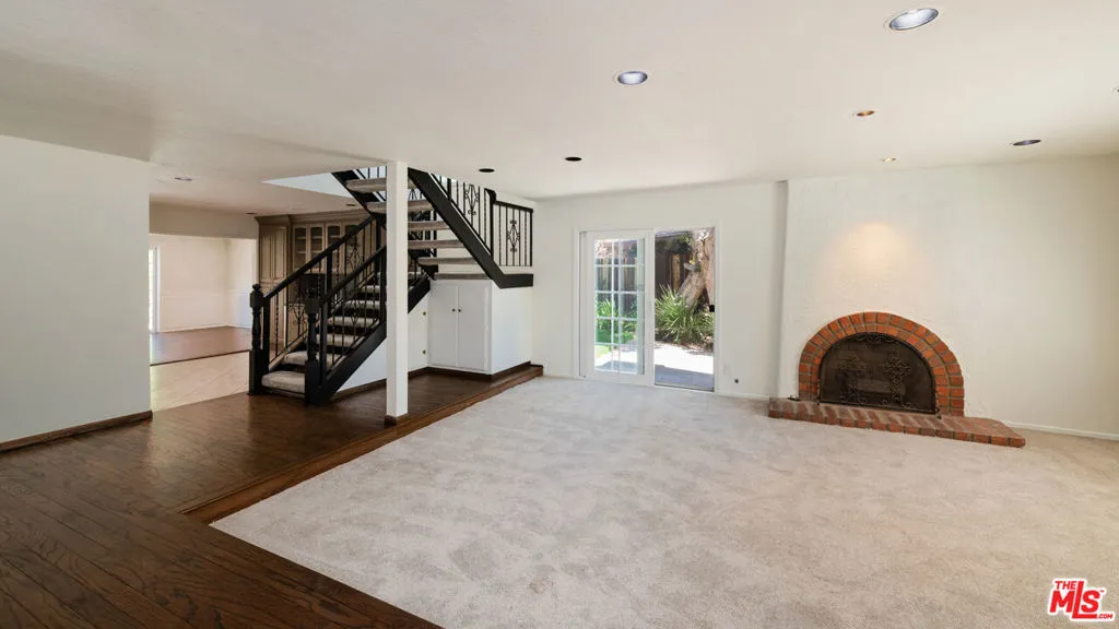 Entry | Living​​‌​​​​‌​​‌‌​​‌​​​‌‌​​​‌​​‌‌​​‌‌​​‌‌​​​​ Room