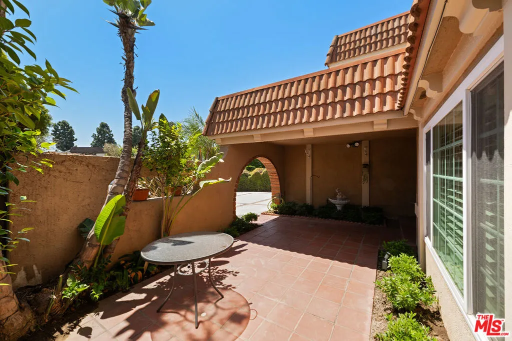 Exterior | Front Patio