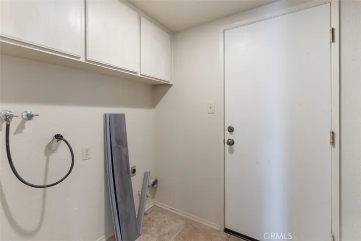 LAUNDRY ROOM (BY GARAGE ENTRANCE)