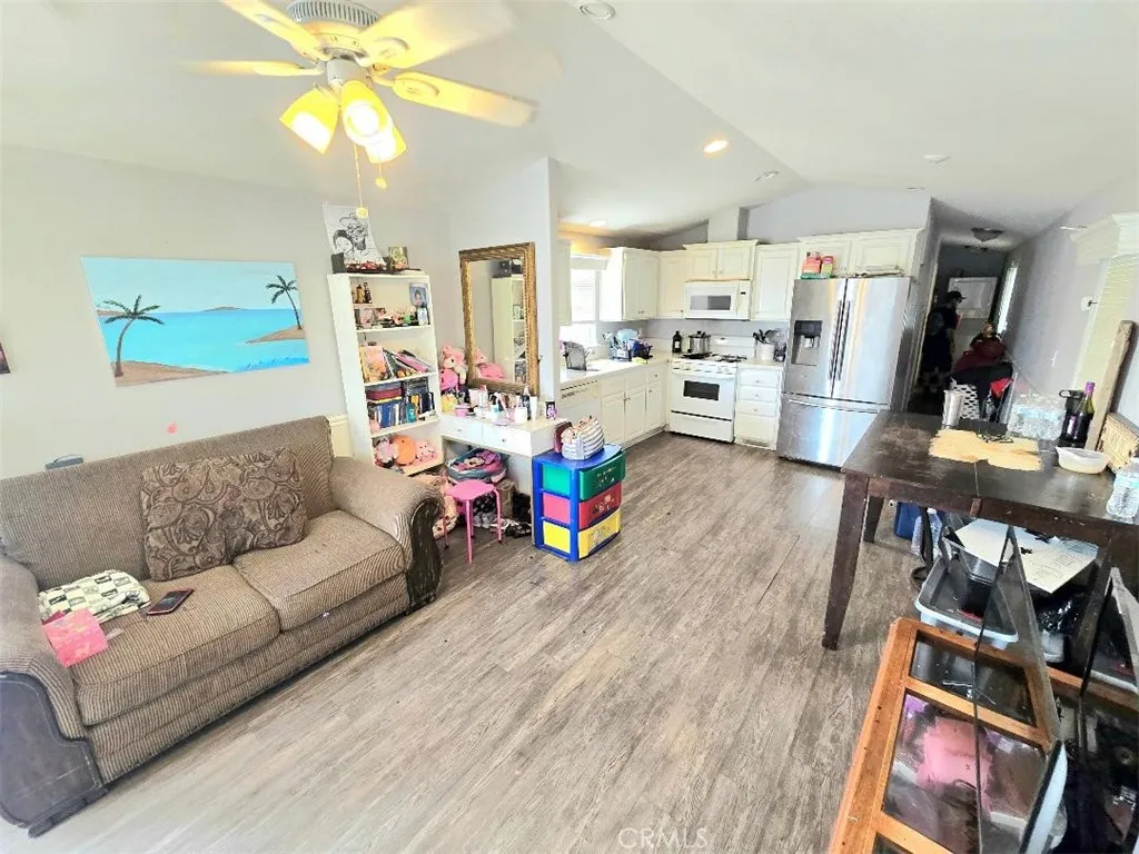living room / kitchen
