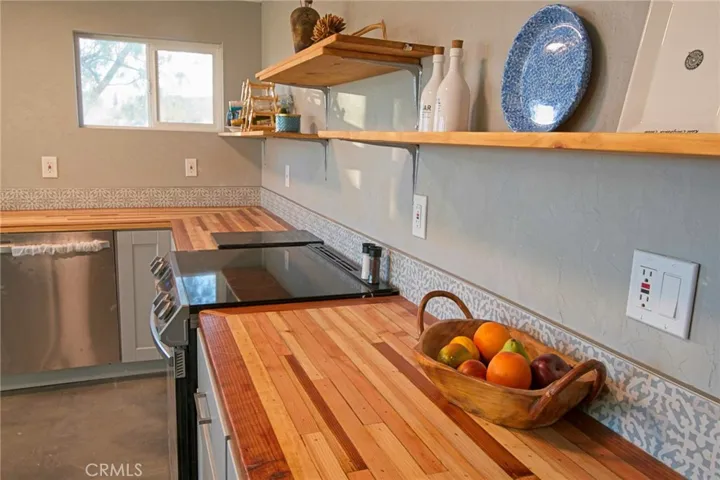 915 Dakota Lane, Landers, California 92285