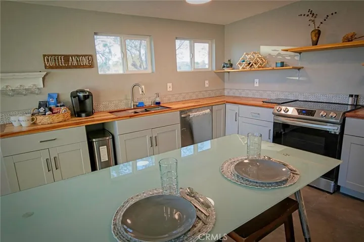 915 Dakota Lane, Landers, California 92285