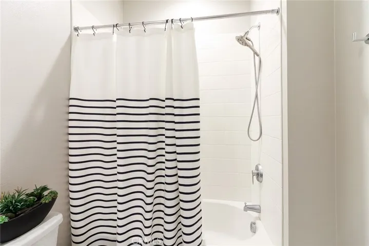 3rd floor full bath!