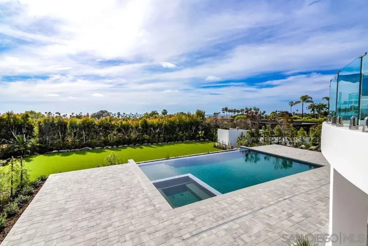 8308 Calle Del Cielo, La Jolla, California 92037