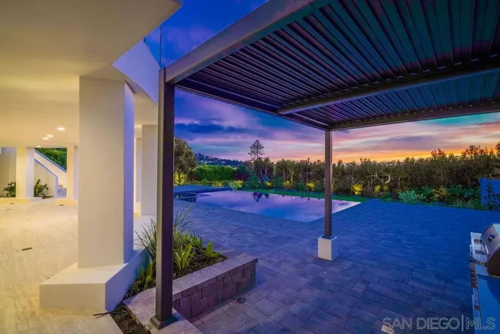 8308 Calle Del Cielo, La Jolla, California 92037