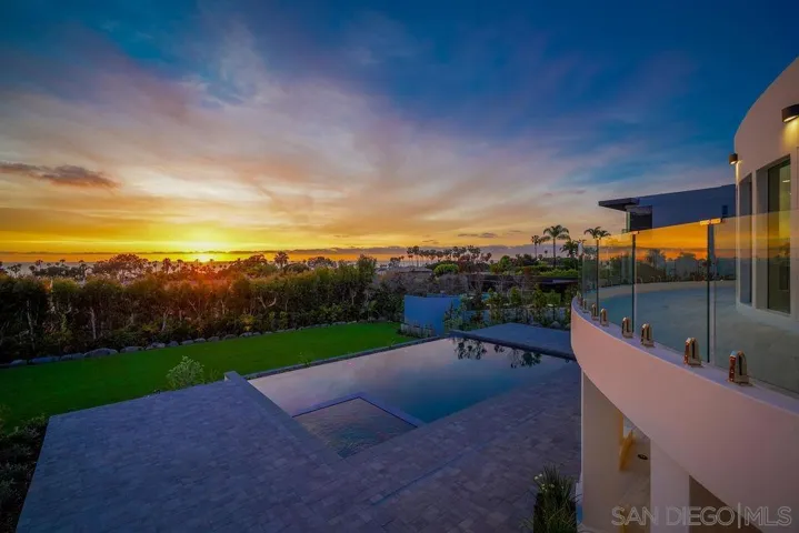 8308 Calle Del Cielo, La Jolla, California 92037