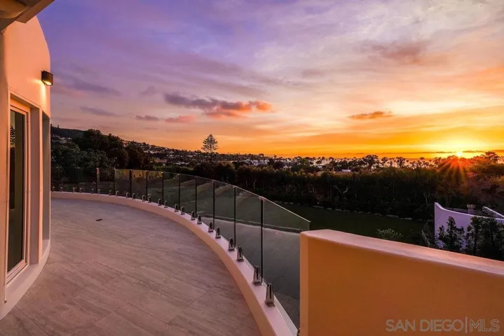 8308 Calle Del Cielo, La Jolla, California 92037