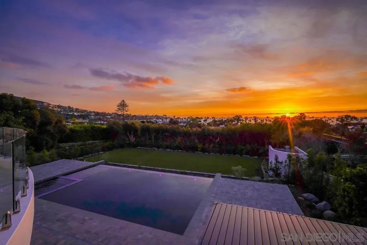 8308 Calle Del Cielo, La Jolla, California 92037