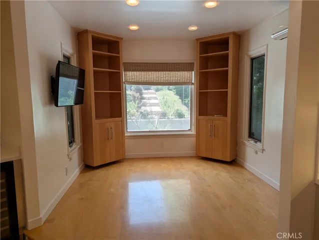 Breakfast nook, beverage refrigerator to the left