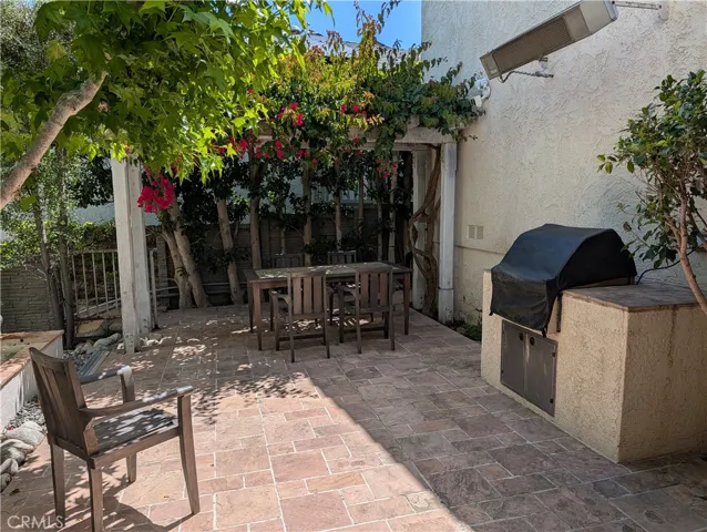 Entry patio dining area