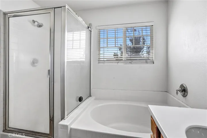 13048 Evanston, Victorville, California 92392