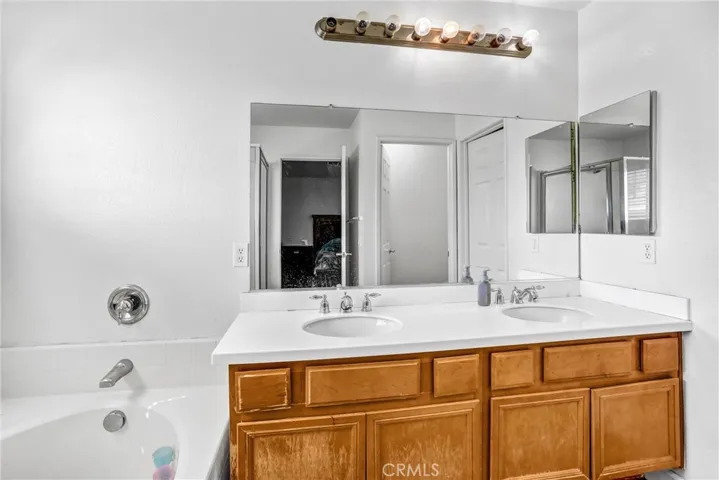 13048 Evanston, Victorville, California 92392