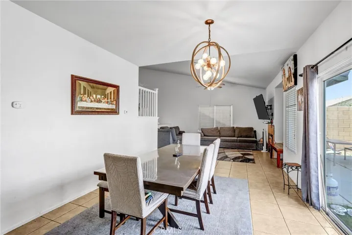 13048 Evanston, Victorville, California 92392