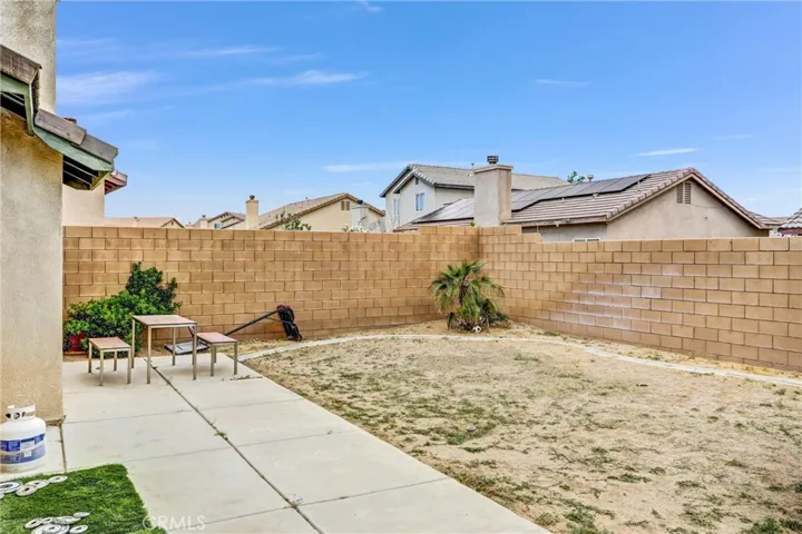 13048 Evanston, Victorville, California 92392