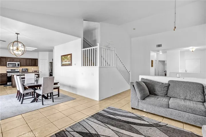 13048 Evanston, Victorville, California 92392