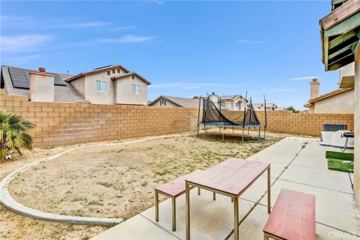 13048 Evanston, Victorville, California 92392