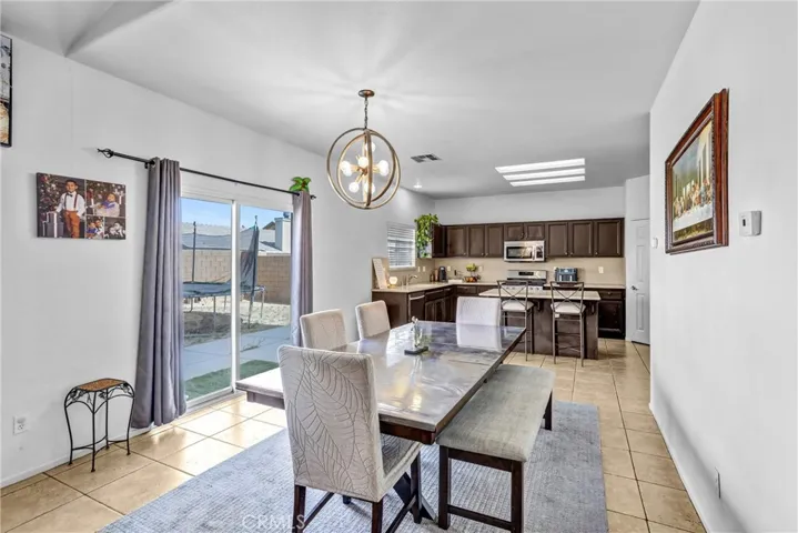 13048 Evanston, Victorville, California 92392