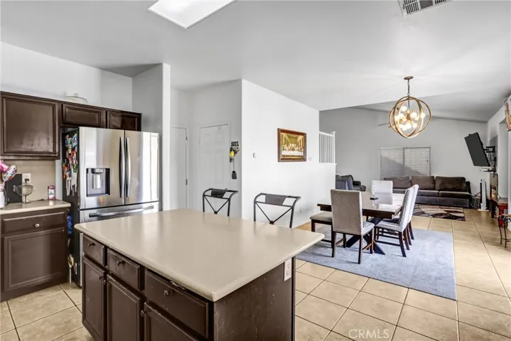 13048 Evanston, Victorville, California 92392