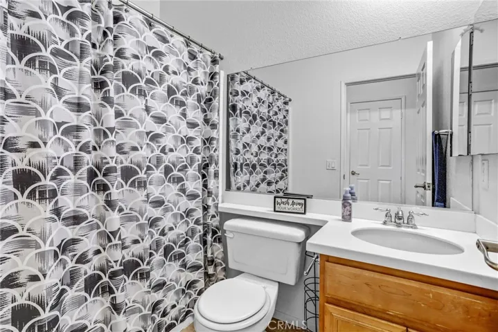 13048 Evanston, Victorville, California 92392