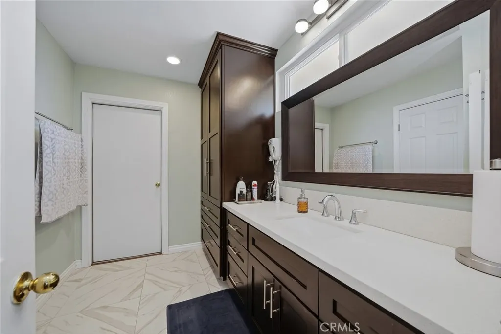 Master Bathroom V1