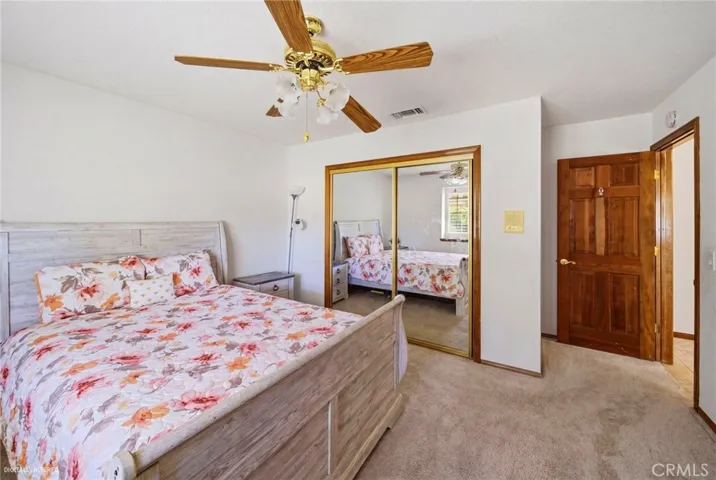 2nd Bed with mirrored Closets
