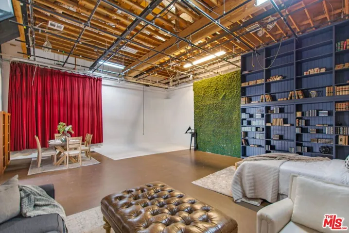 3726 Laurel Canyon Boulevard, Studio City, California 91604