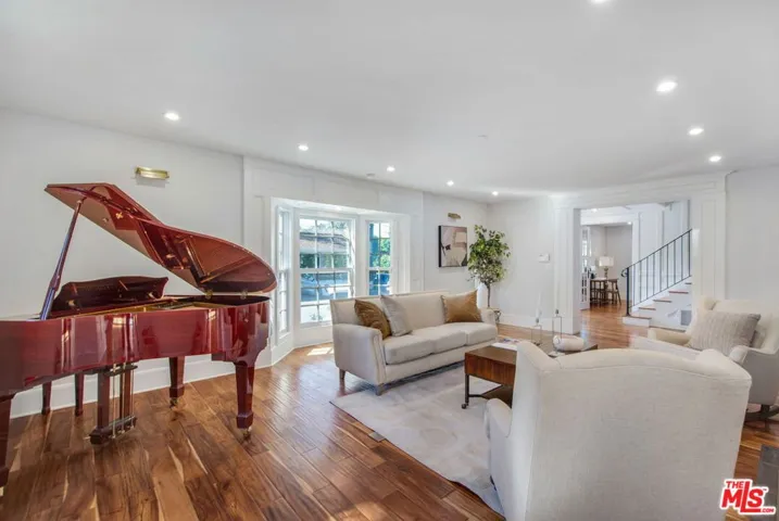 3726 Laurel Canyon Boulevard, Studio City, California 91604