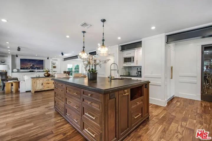 3726 Laurel Canyon Boulevard, Studio City, California 91604